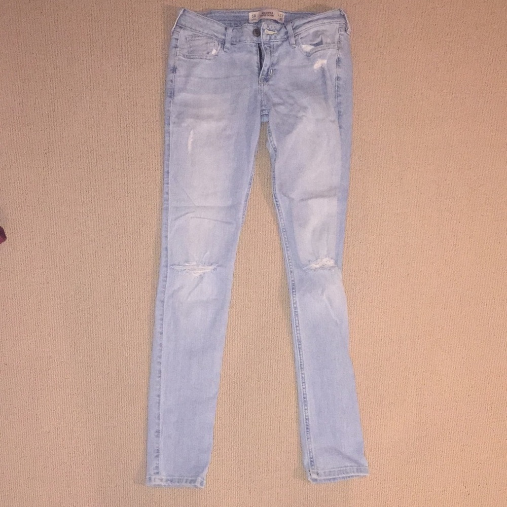 Hollister size 5 skinny ripped jeans